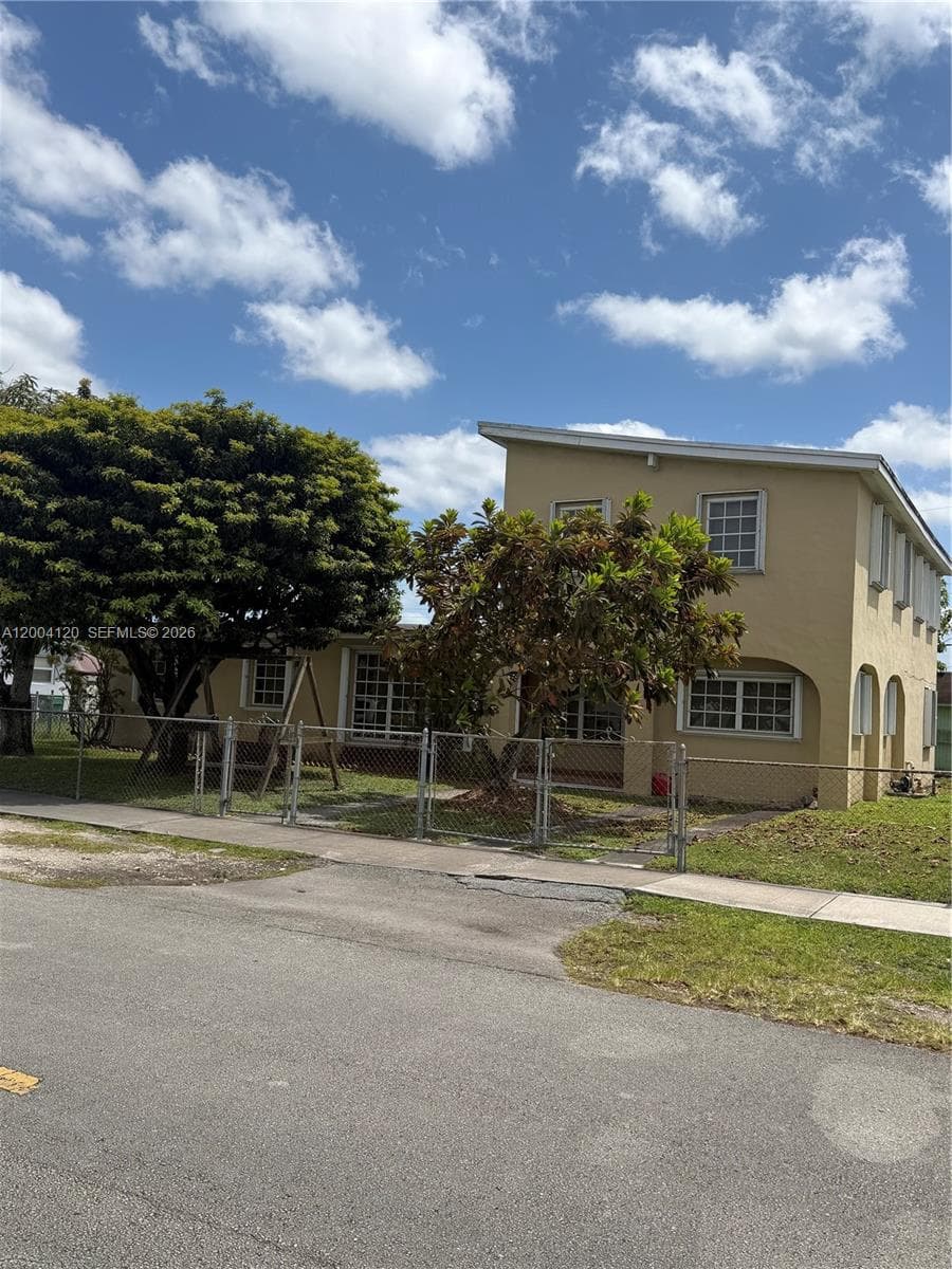 10910 SW 40th St, Miami FL 33165 — 23