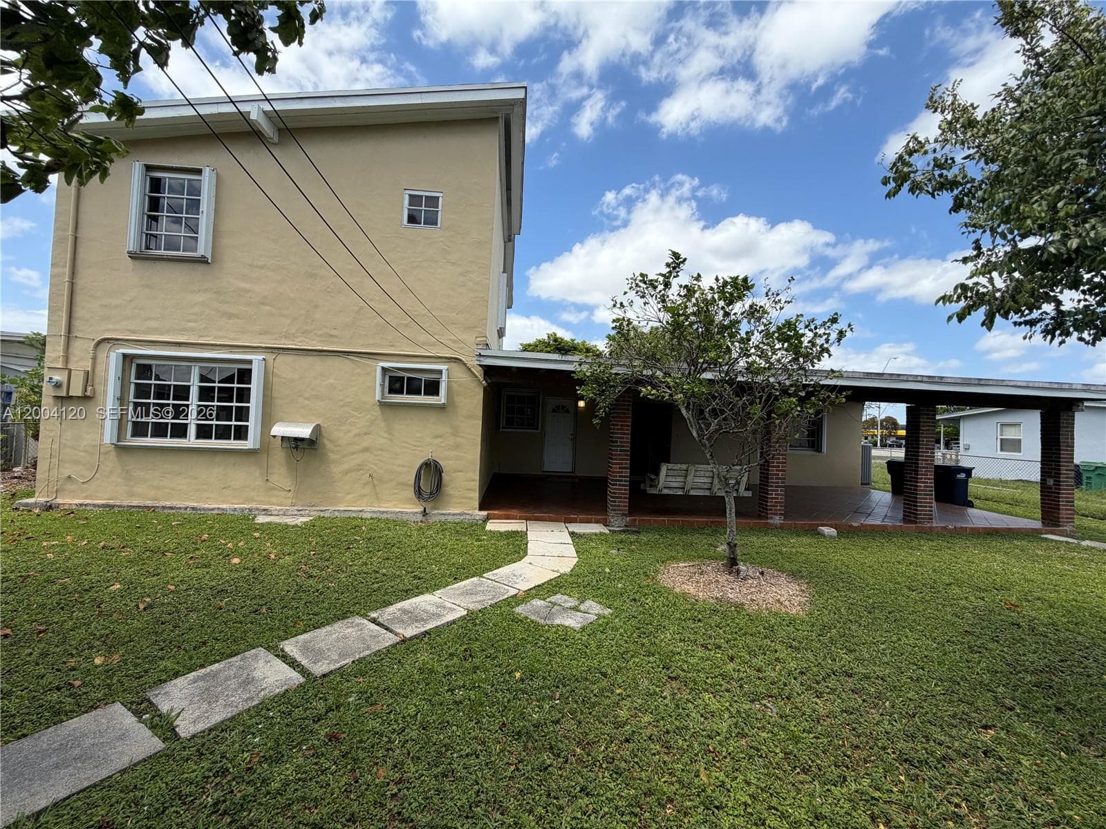 10910 SW 40th St, Miami FL 33165 — 2