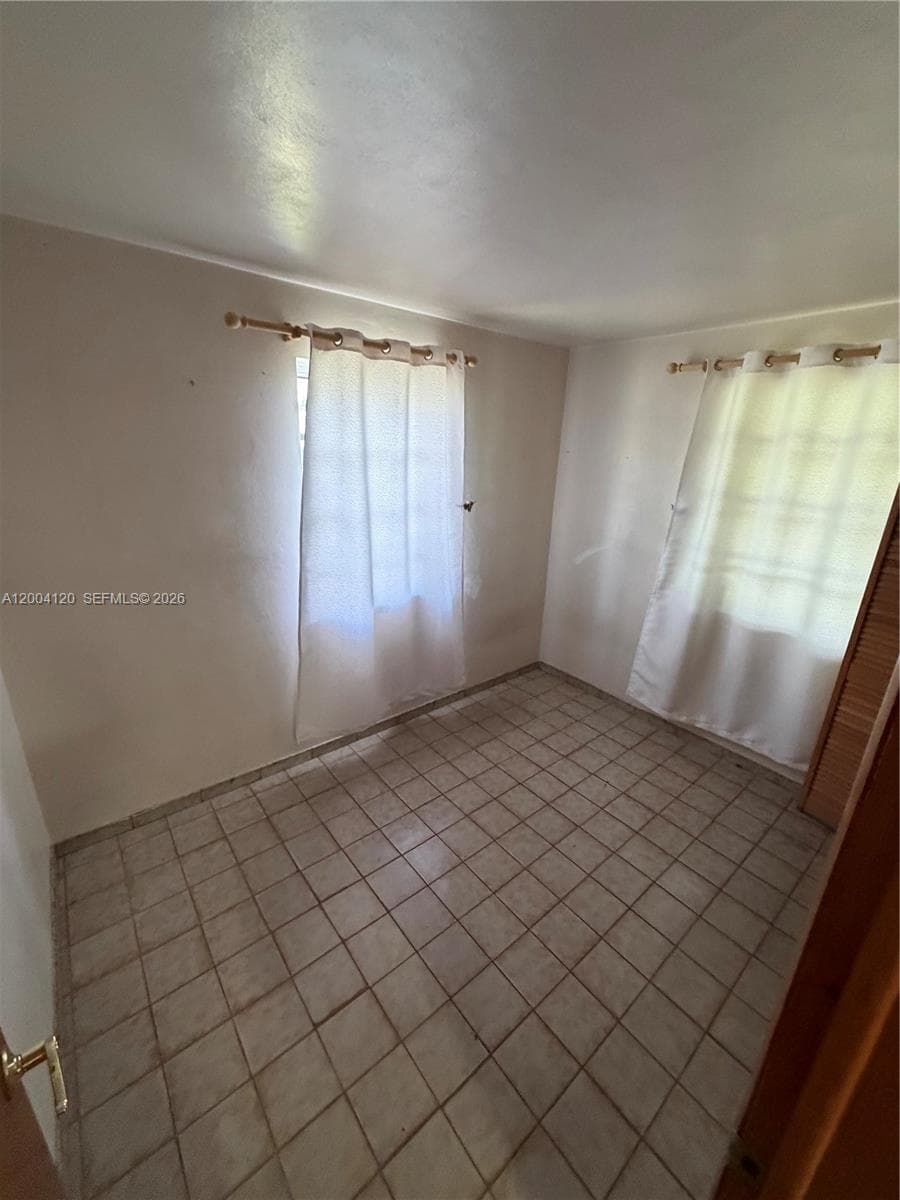 10910 SW 40th St, Miami FL 33165 — 12
