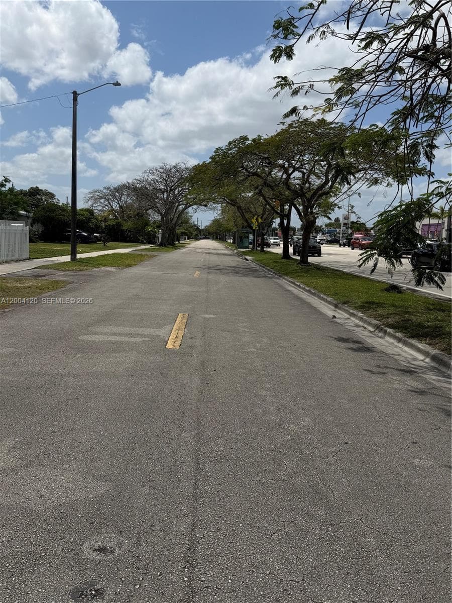 10910 SW 40th St, Miami FL 33165 — 24