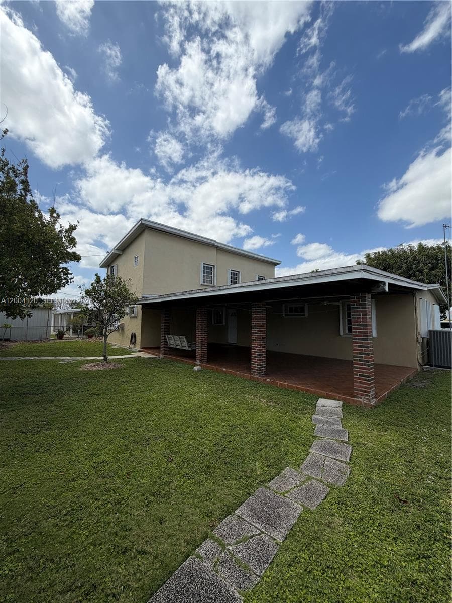 10910 SW 40th St, Miami FL 33165 — 34