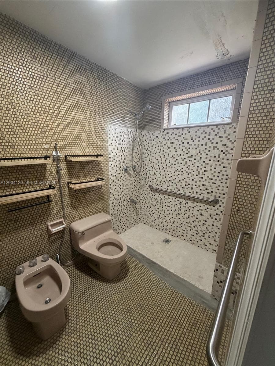 10910 SW 40th St, Miami FL 33165 — 14