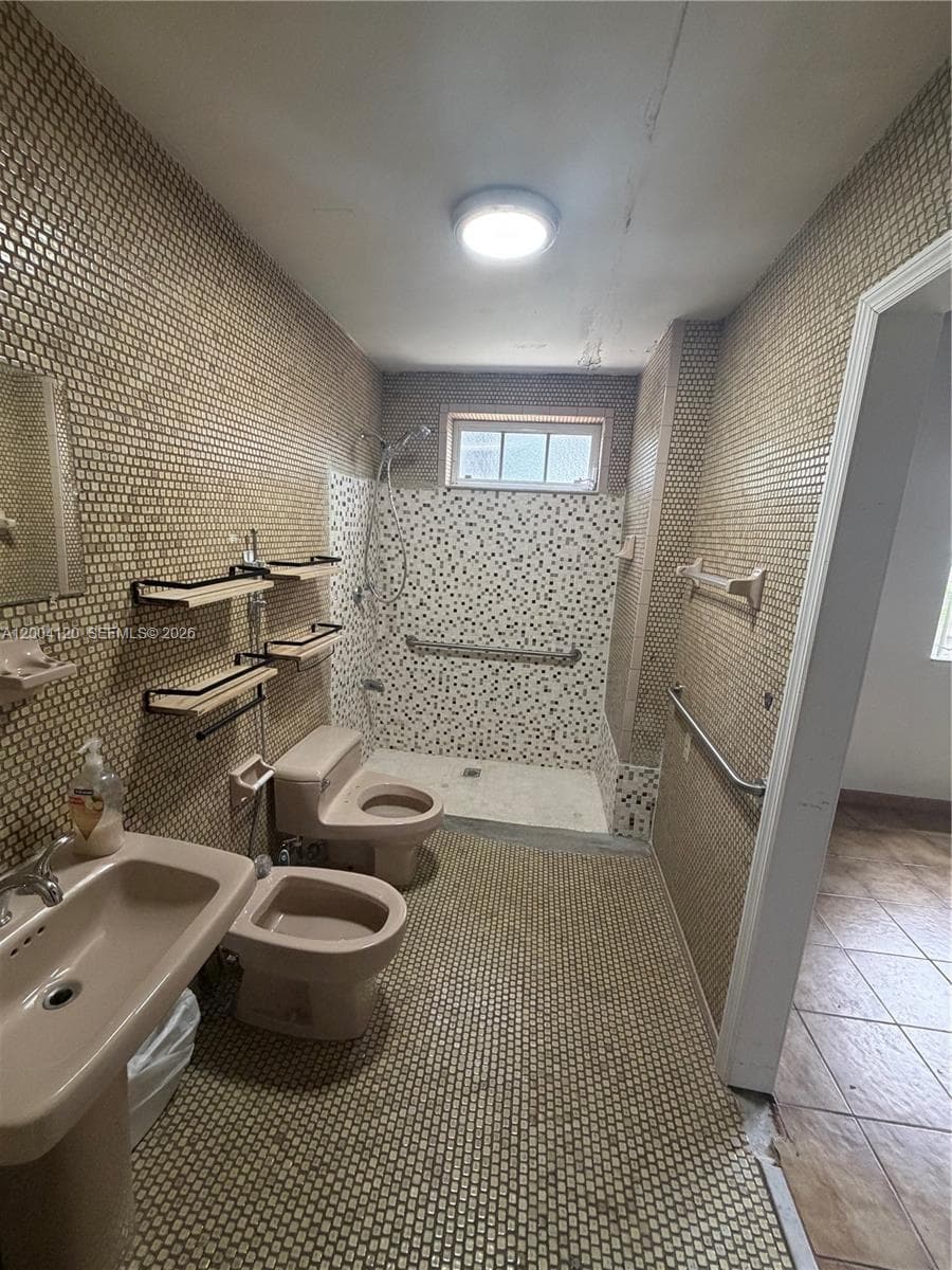 10910 SW 40th St, Miami FL 33165 — 18