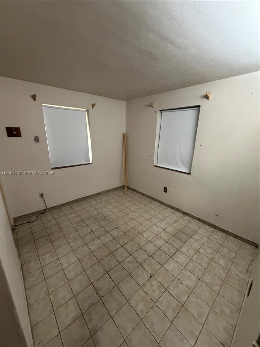 10910 SW 40th St, Miami FL 33165 — 11