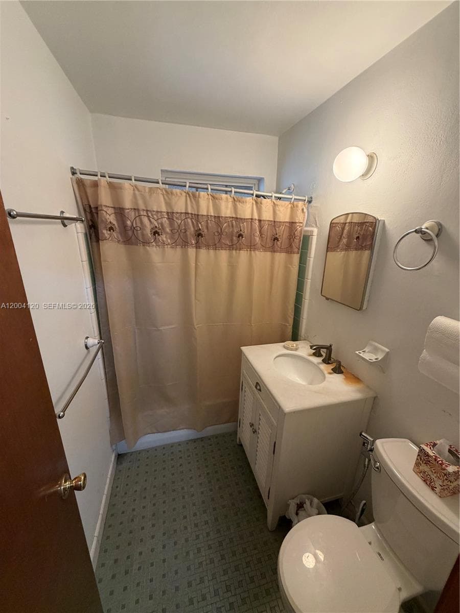 10910 SW 40th St, Miami FL 33165 — 40