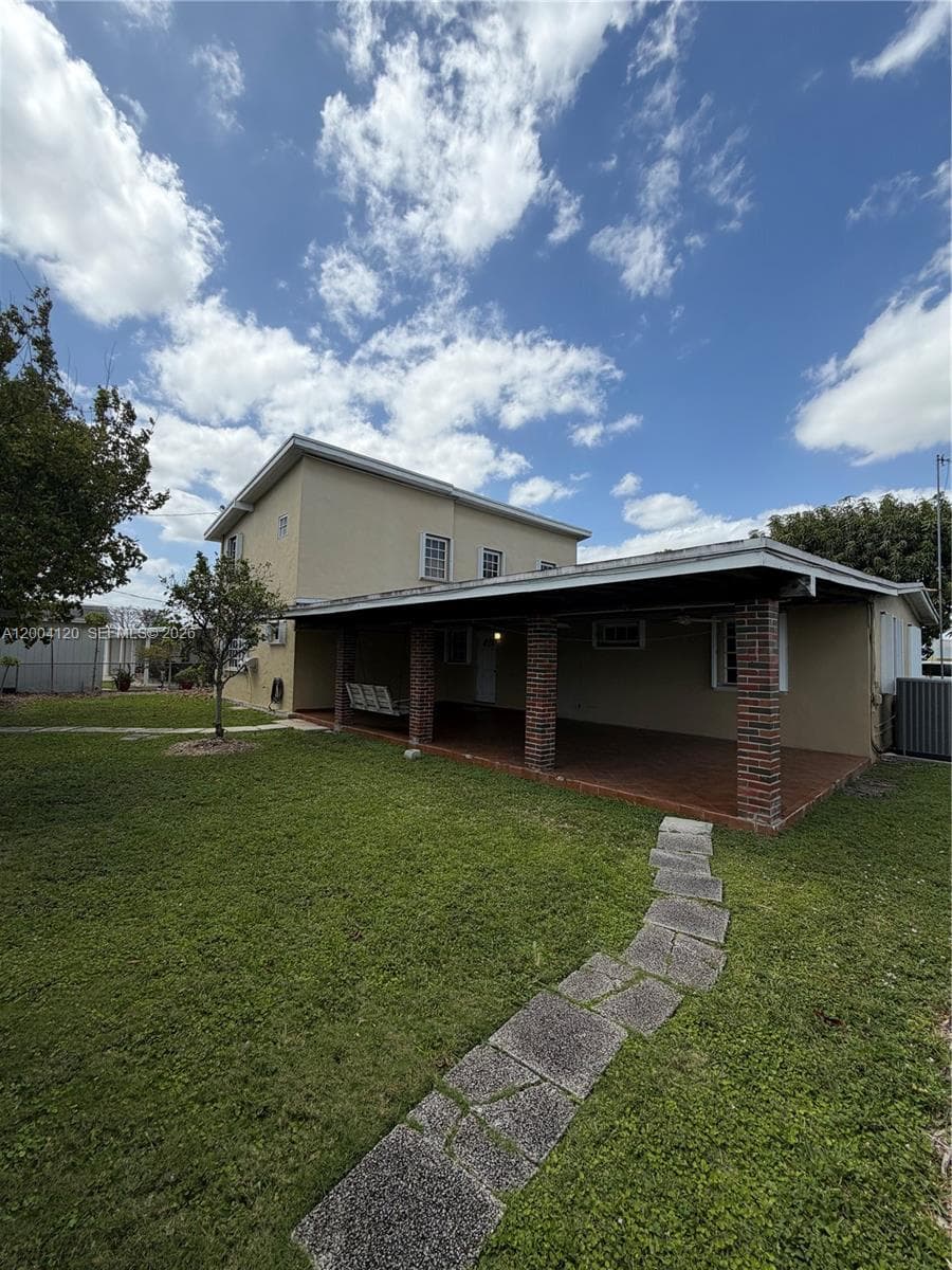 10910 SW 40th St, Miami FL 33165 — 35
