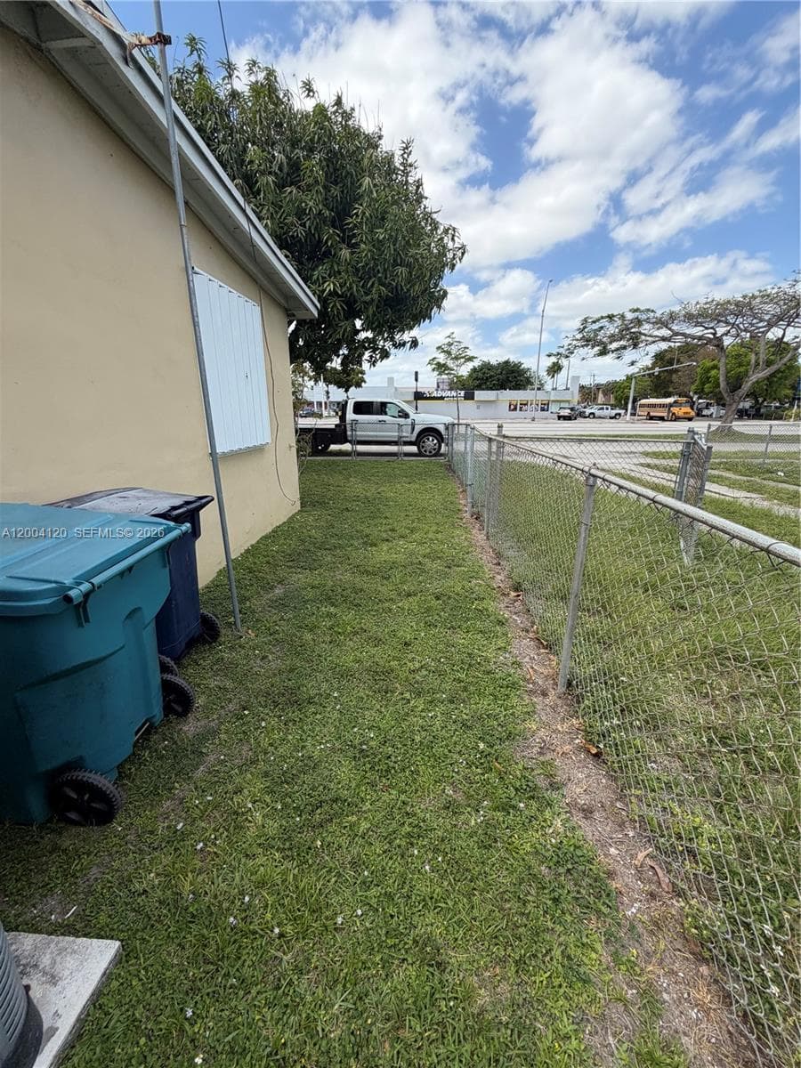 10910 SW 40th St, Miami FL 33165 — 39