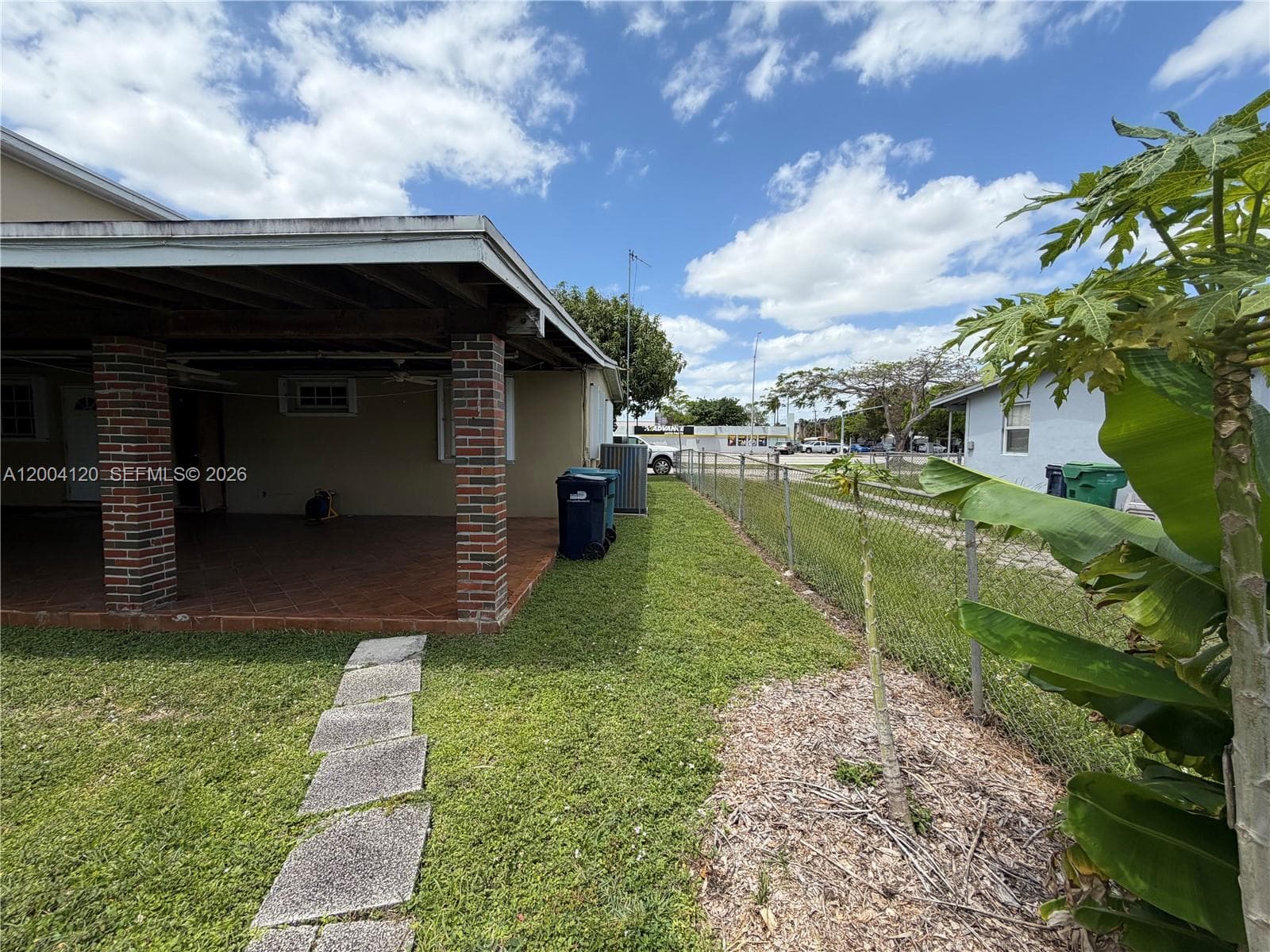 10910 SW 40th St, Miami FL 33165 — 4