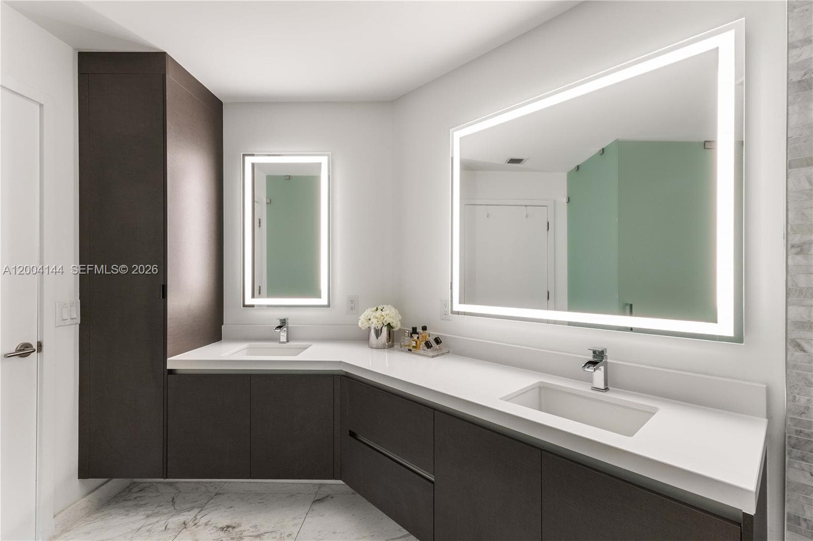 851 NE 1st Ave # 4405, Miami FL 33132 — 16