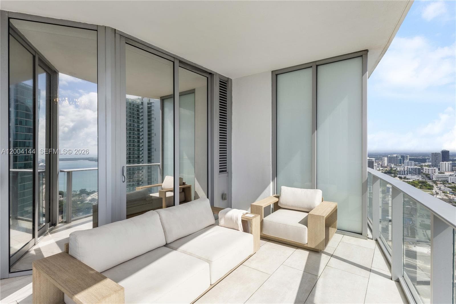851 NE 1st Ave # 4405, Miami FL 33132 — 26