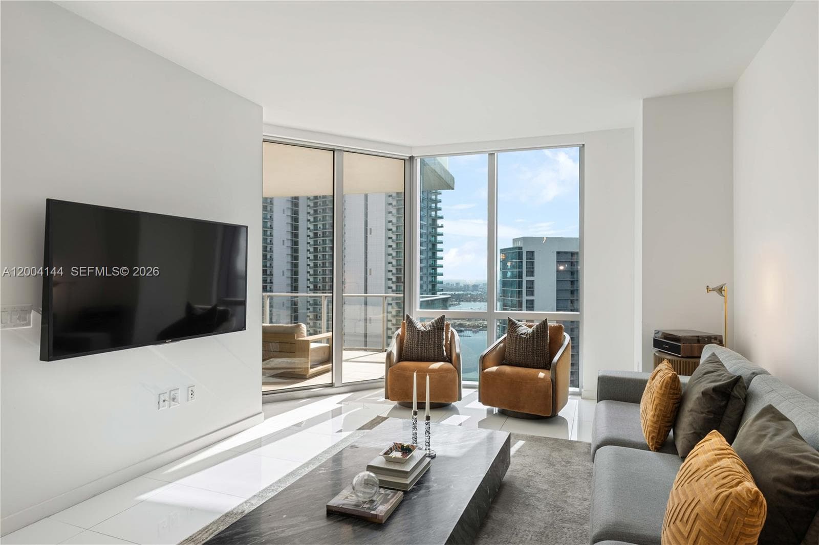 851 NE 1st Ave # 4405, Miami FL 33132 — 3
