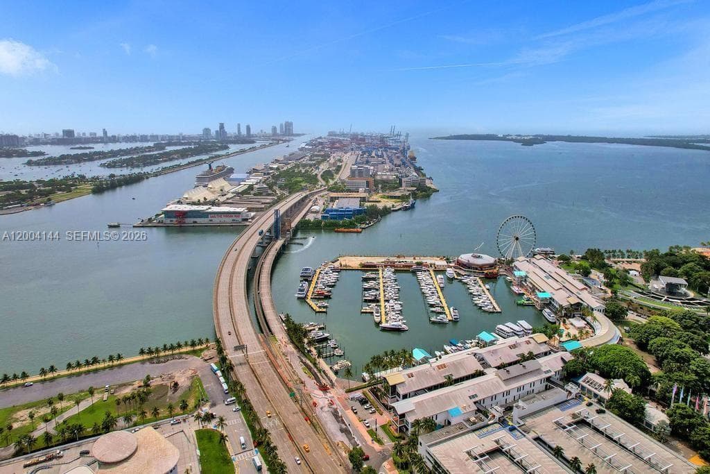 851 NE 1st Ave # 4405, Miami FL 33132 — 32