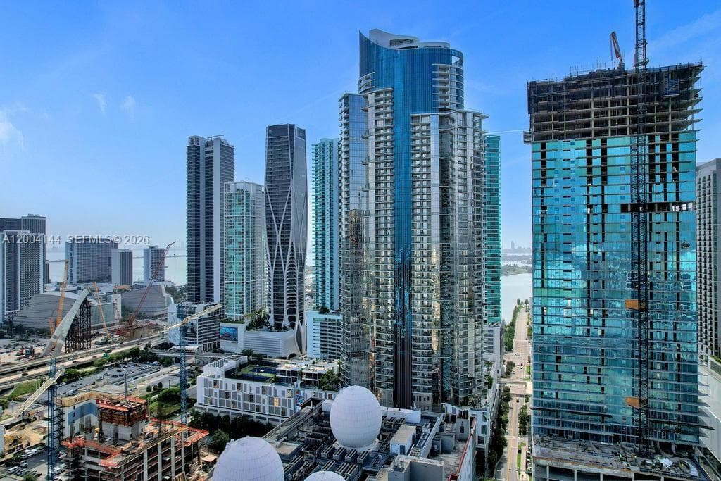 851 NE 1st Ave # 4405, Miami FL 33132 — 28