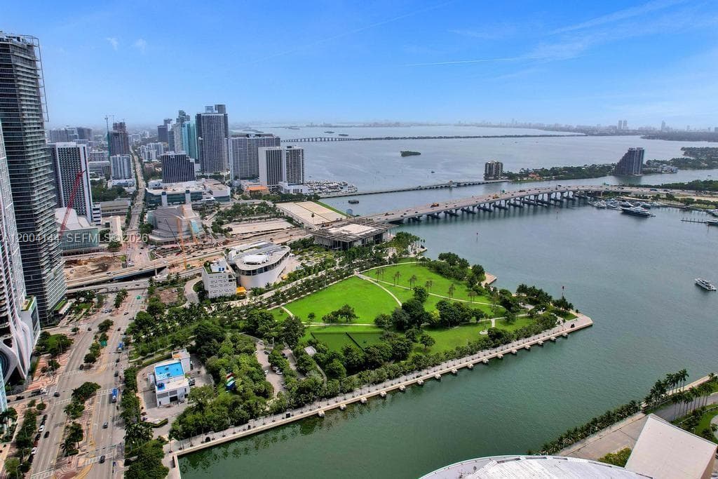 851 NE 1st Ave # 4405, Miami FL 33132 — 33