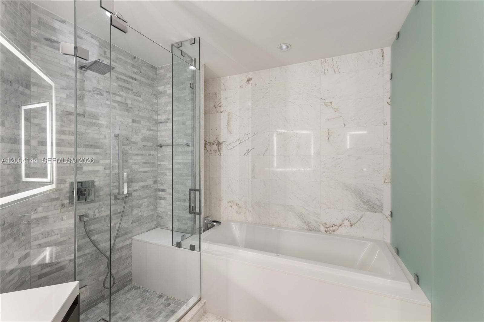 851 NE 1st Ave # 4405, Miami FL 33132 — 18