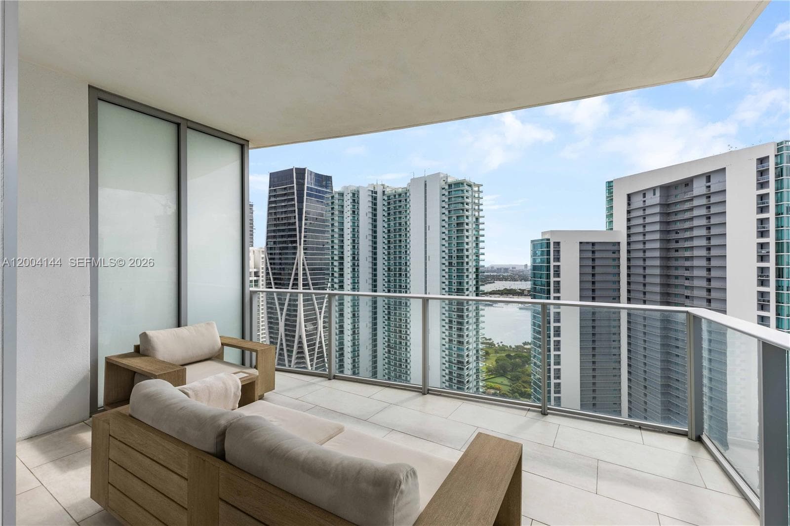 851 NE 1st Ave # 4405, Miami FL 33132 — 25