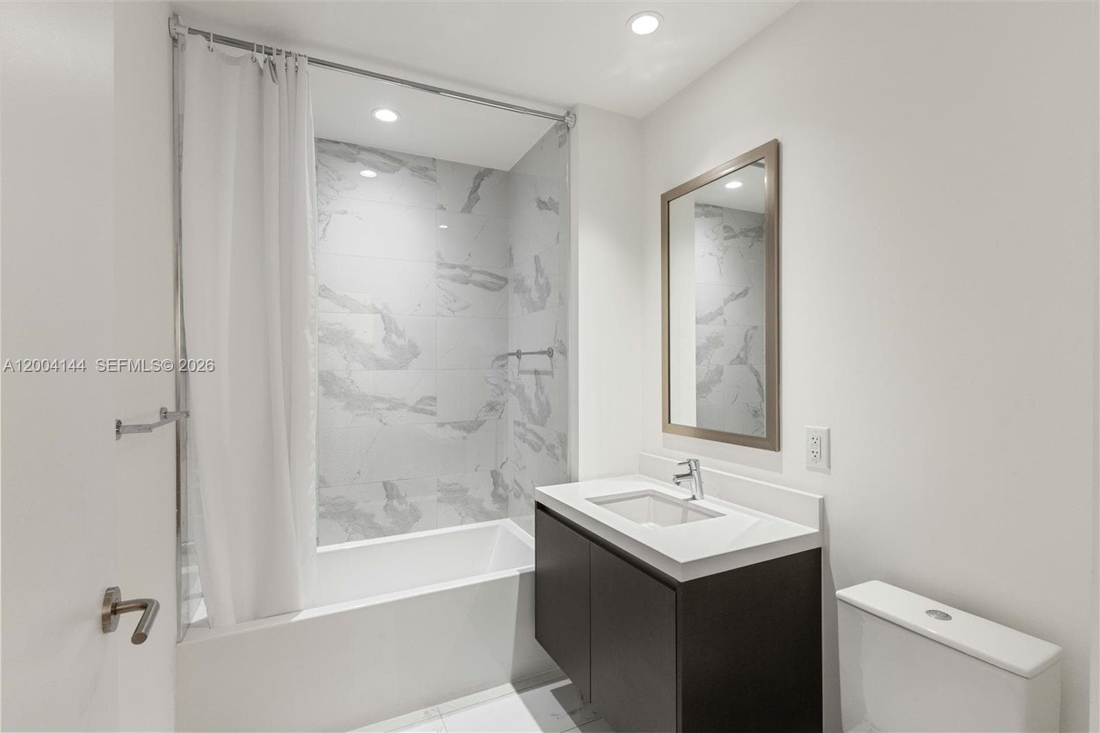 851 NE 1st Ave # 4405, Miami FL 33132 — 21