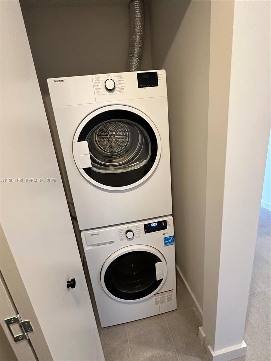 121 NE 5 # 2712, Miami FL 33132 — 13