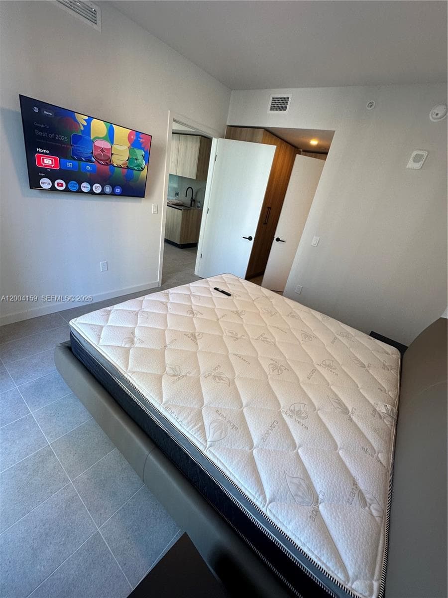 121 NE 5 # 2712, Miami FL 33132 — 17