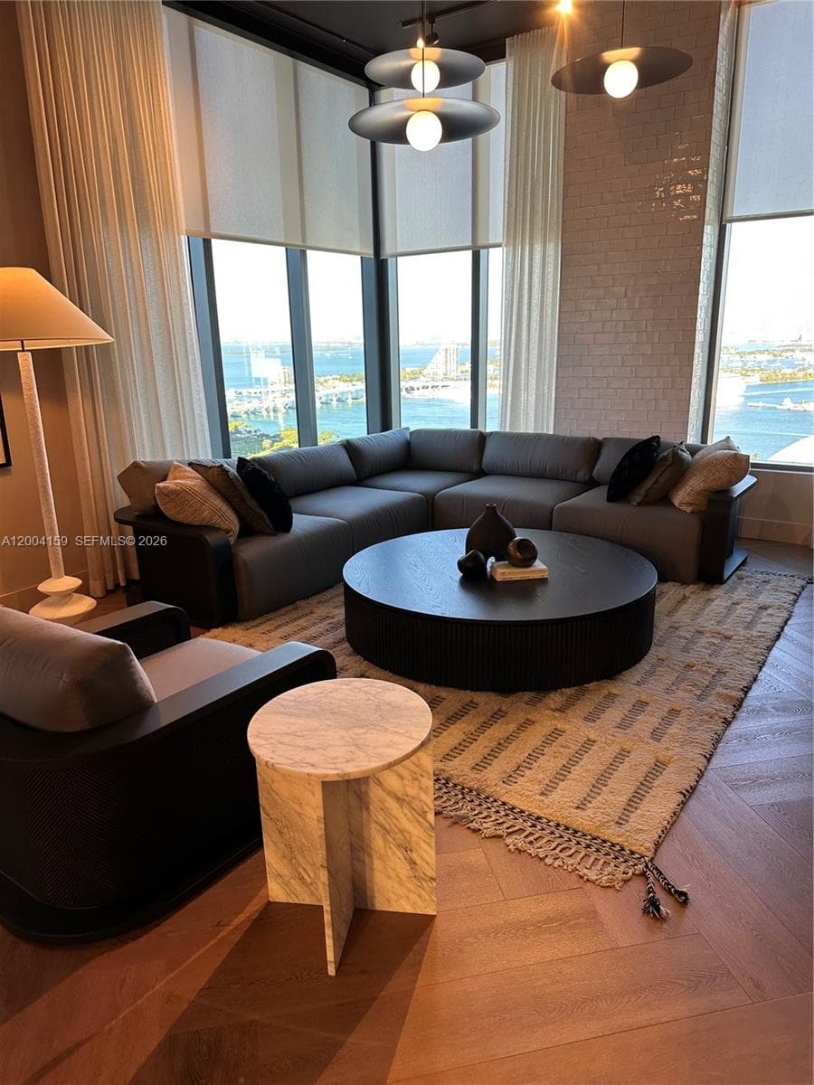121 NE 5 # 2712, Miami FL 33132 — 32