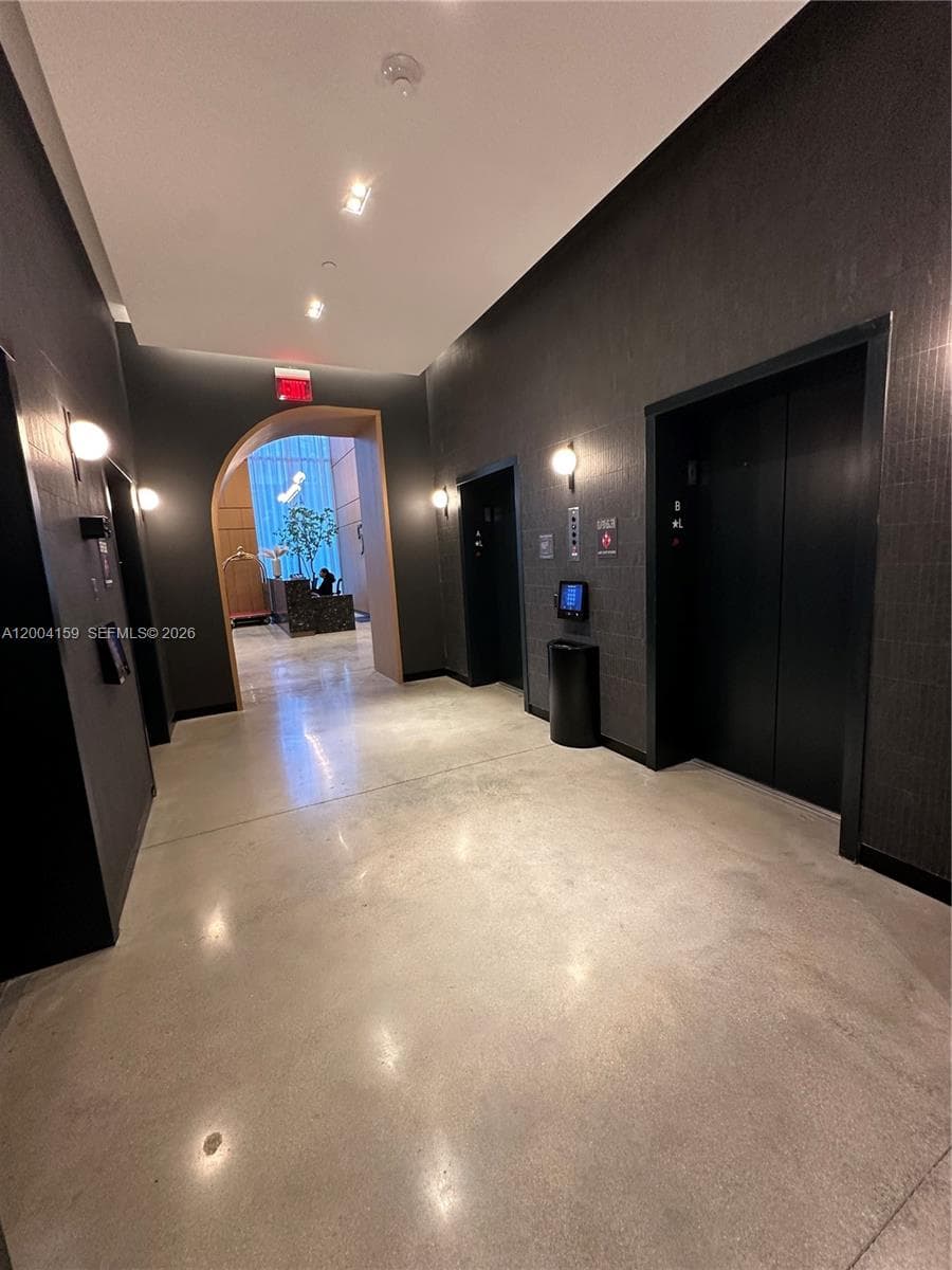 121 NE 5 # 2712, Miami FL 33132 — 5