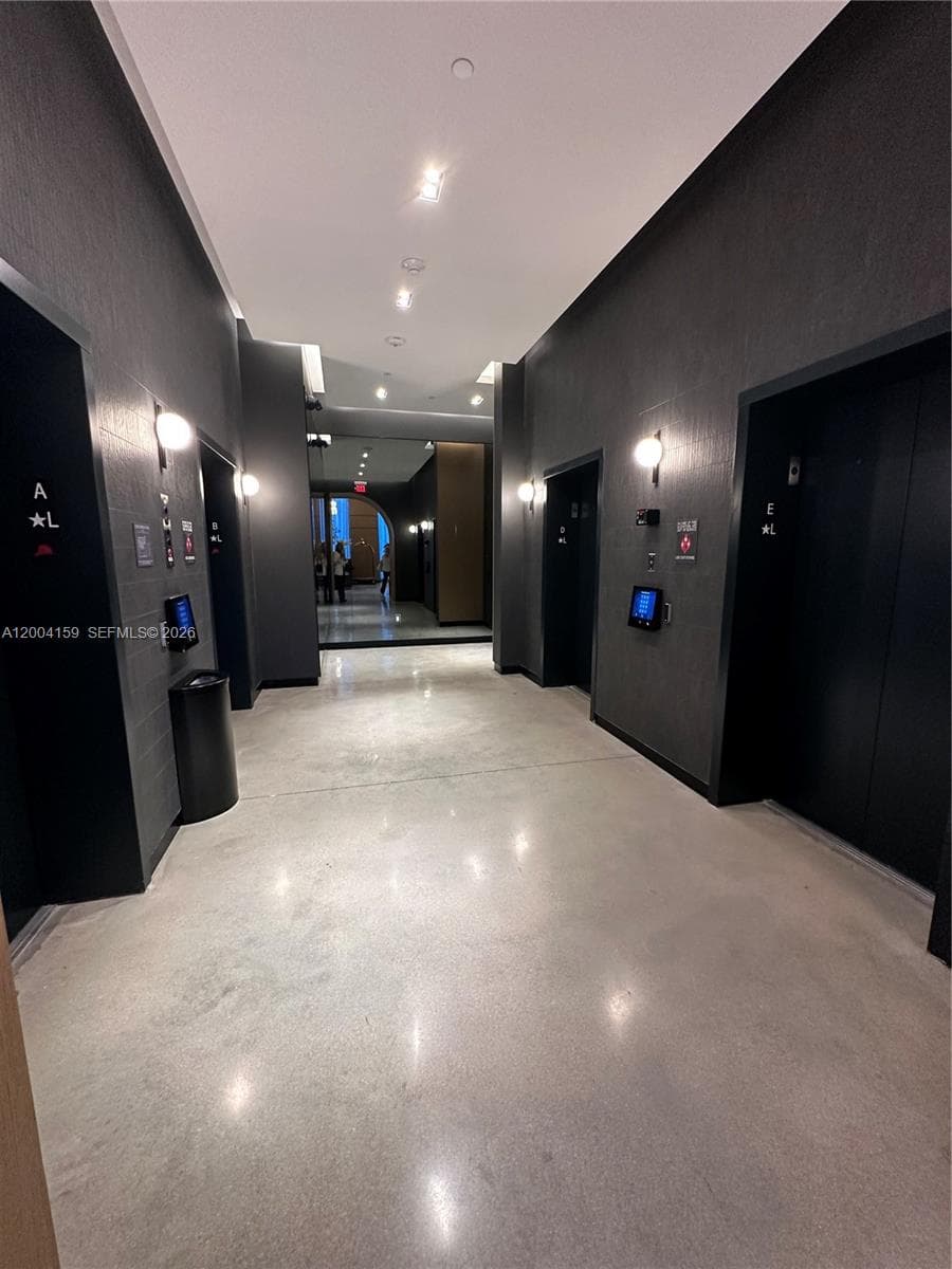 121 NE 5 # 2712, Miami FL 33132 — 20