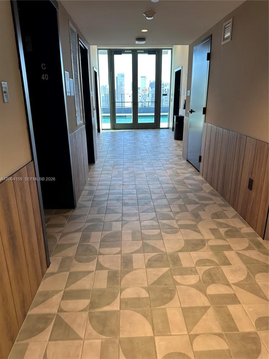 121 NE 5 # 2712, Miami FL 33132 — 24