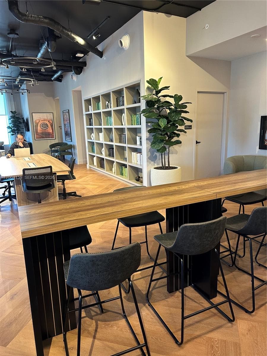 121 NE 5 # 2712, Miami FL 33132 — 33