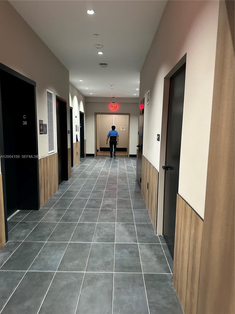 121 NE 5 # 2712, Miami FL 33132 — 44