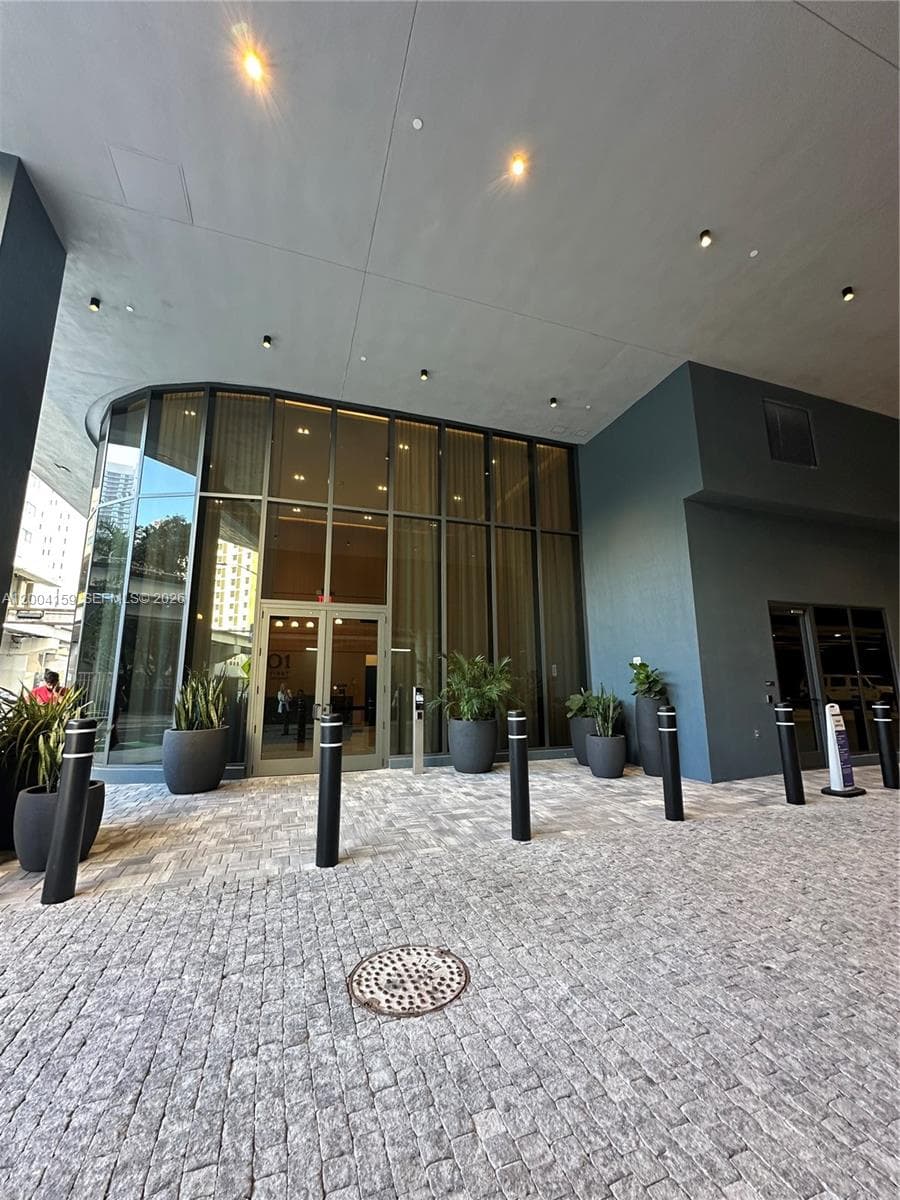 121 NE 5 # 2712, Miami FL 33132 — 4