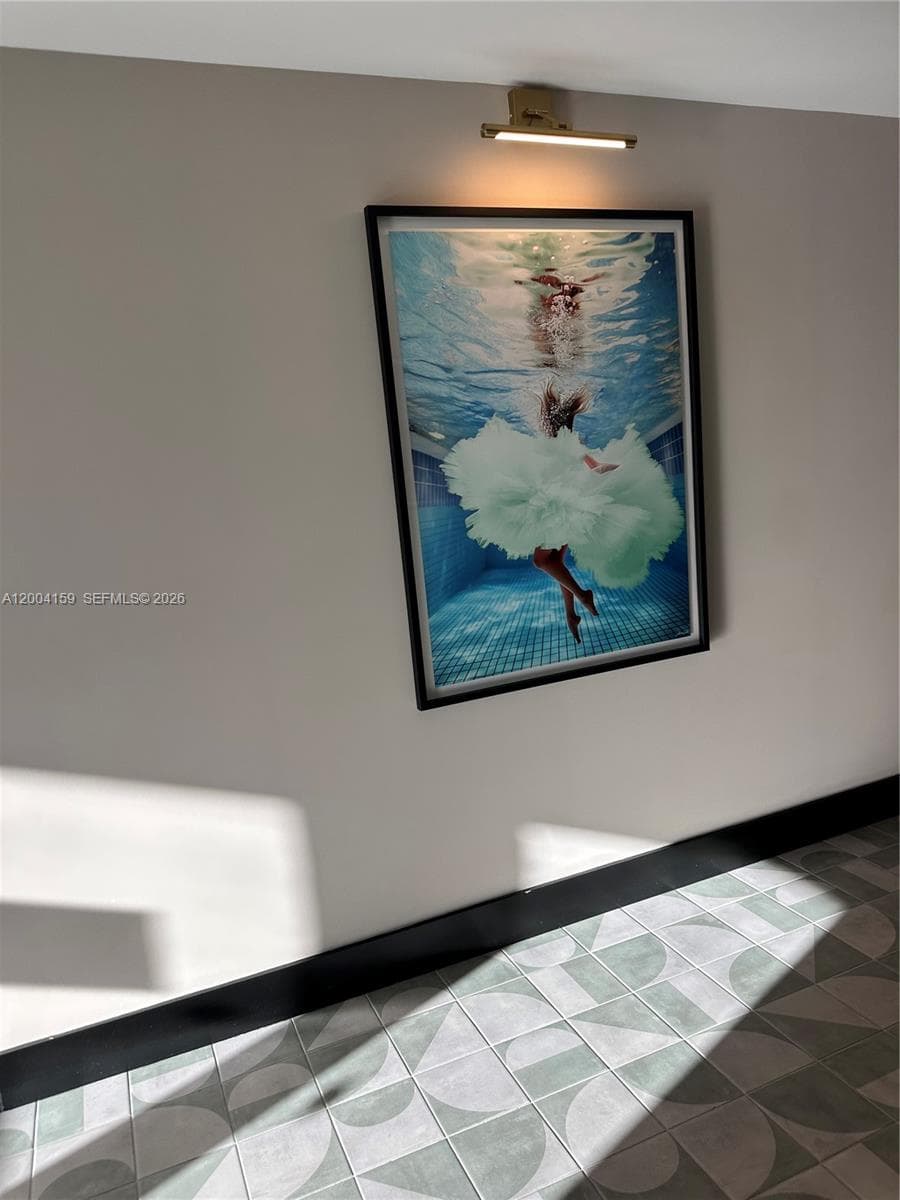 121 NE 5 # 2712, Miami FL 33132 — 25