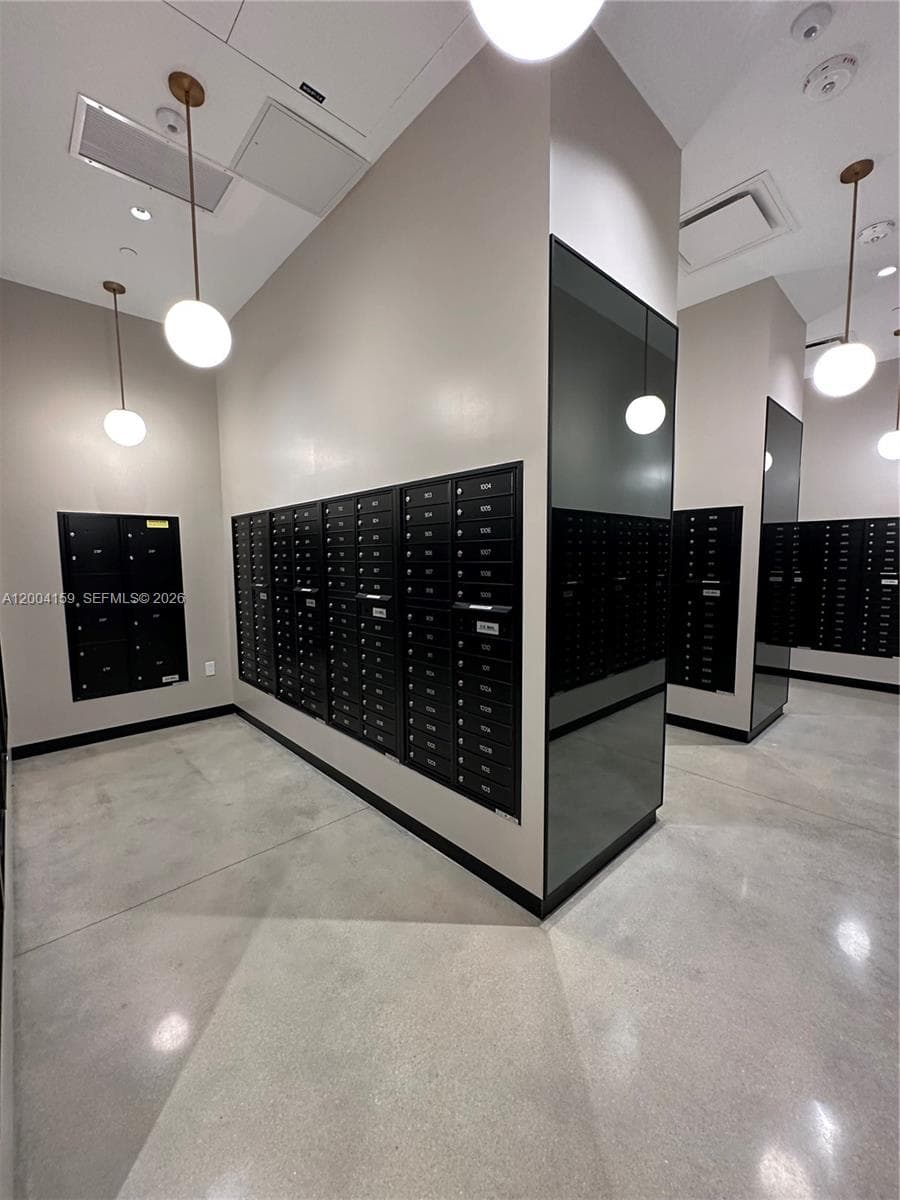 121 NE 5 # 2712, Miami FL 33132 — 21