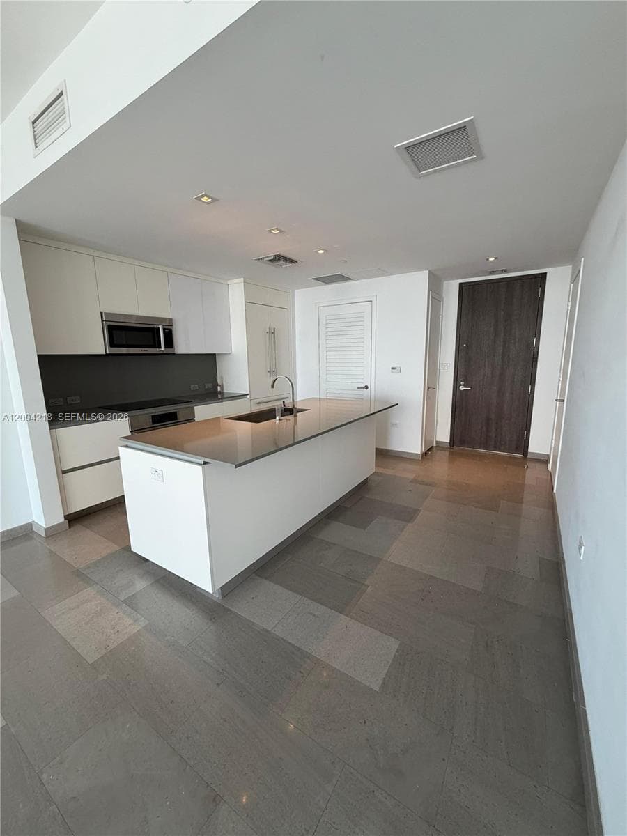 68 SE 6th St # 2506, Miami FL 33131 — 2