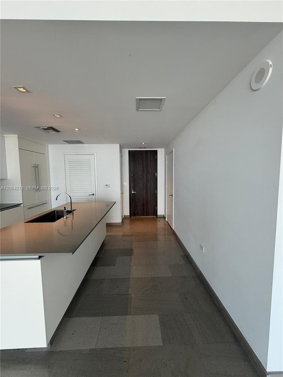68 SE 6th St # 2506, Miami FL 33131 — 3