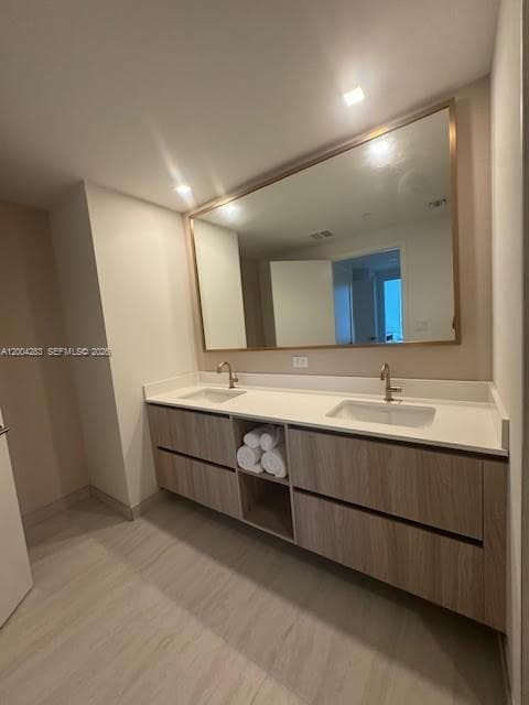 77 SE 5th St # 1508, Miami FL 33131 — 13