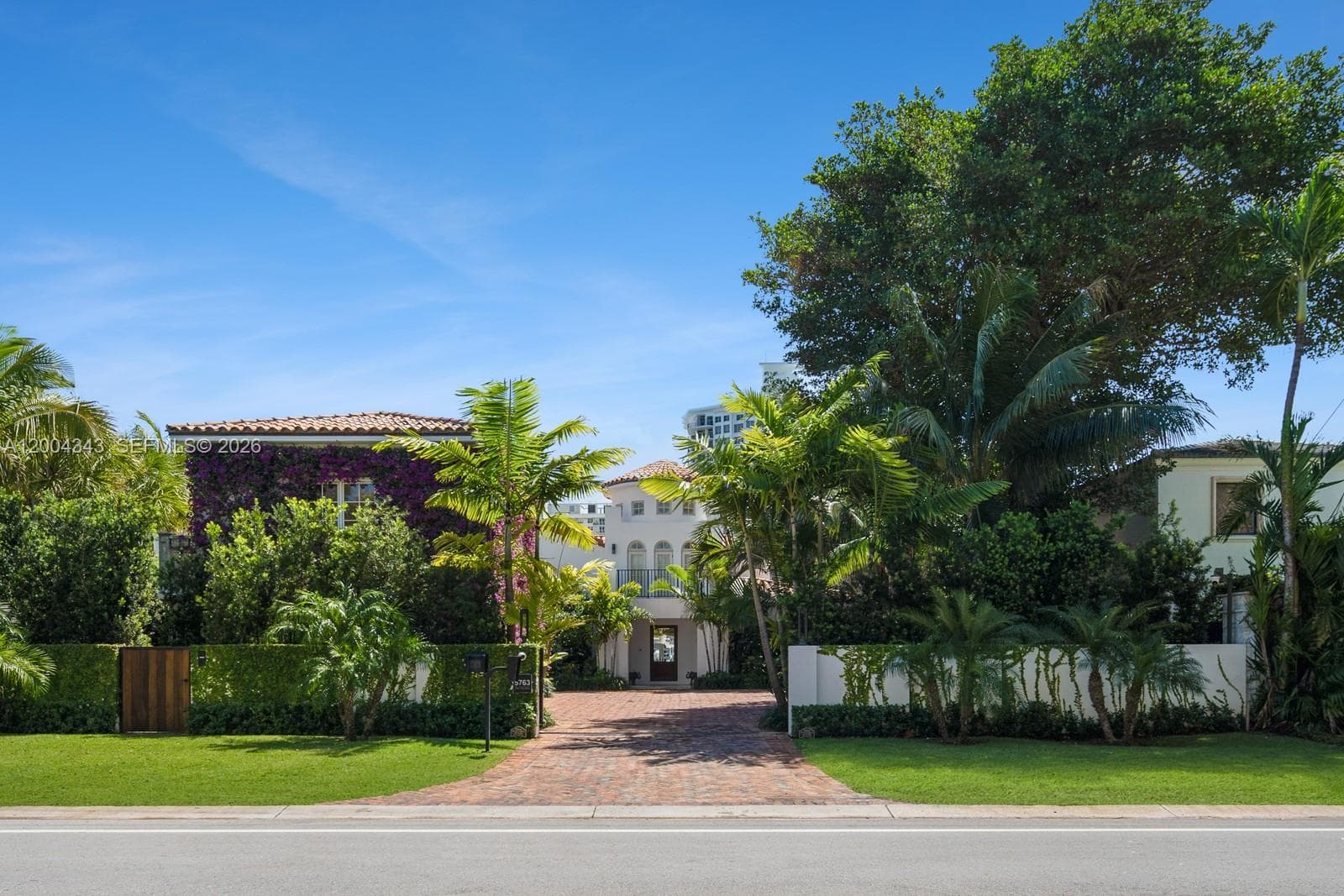 5763 Pine Tree Dr, Miami Beach FL 33140 — 24