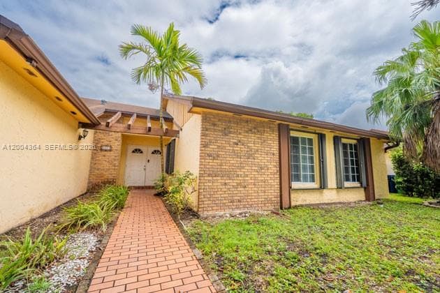 5501 SW 147th Pl, Miami FL 33185 — 2