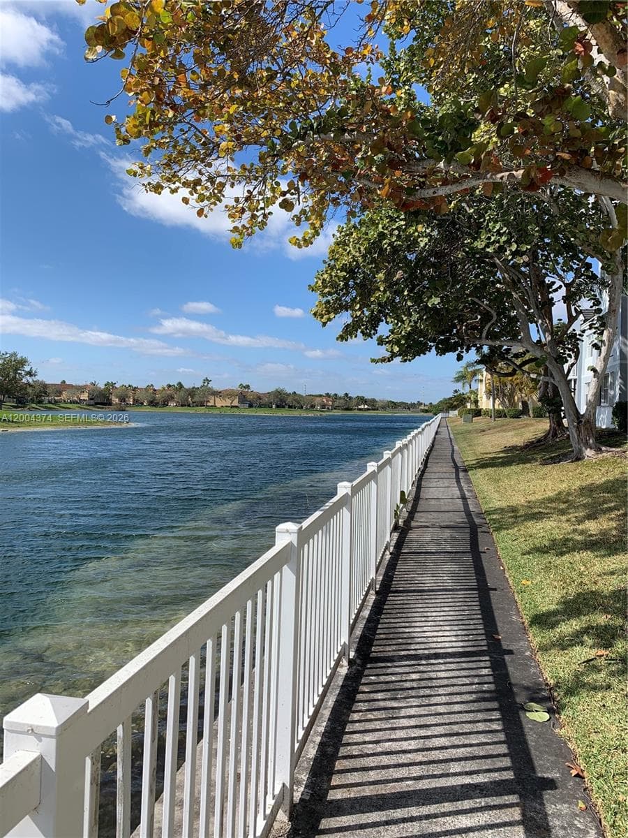 8660 SW 212th St # 305, Cutler Bay FL 33189 — 25