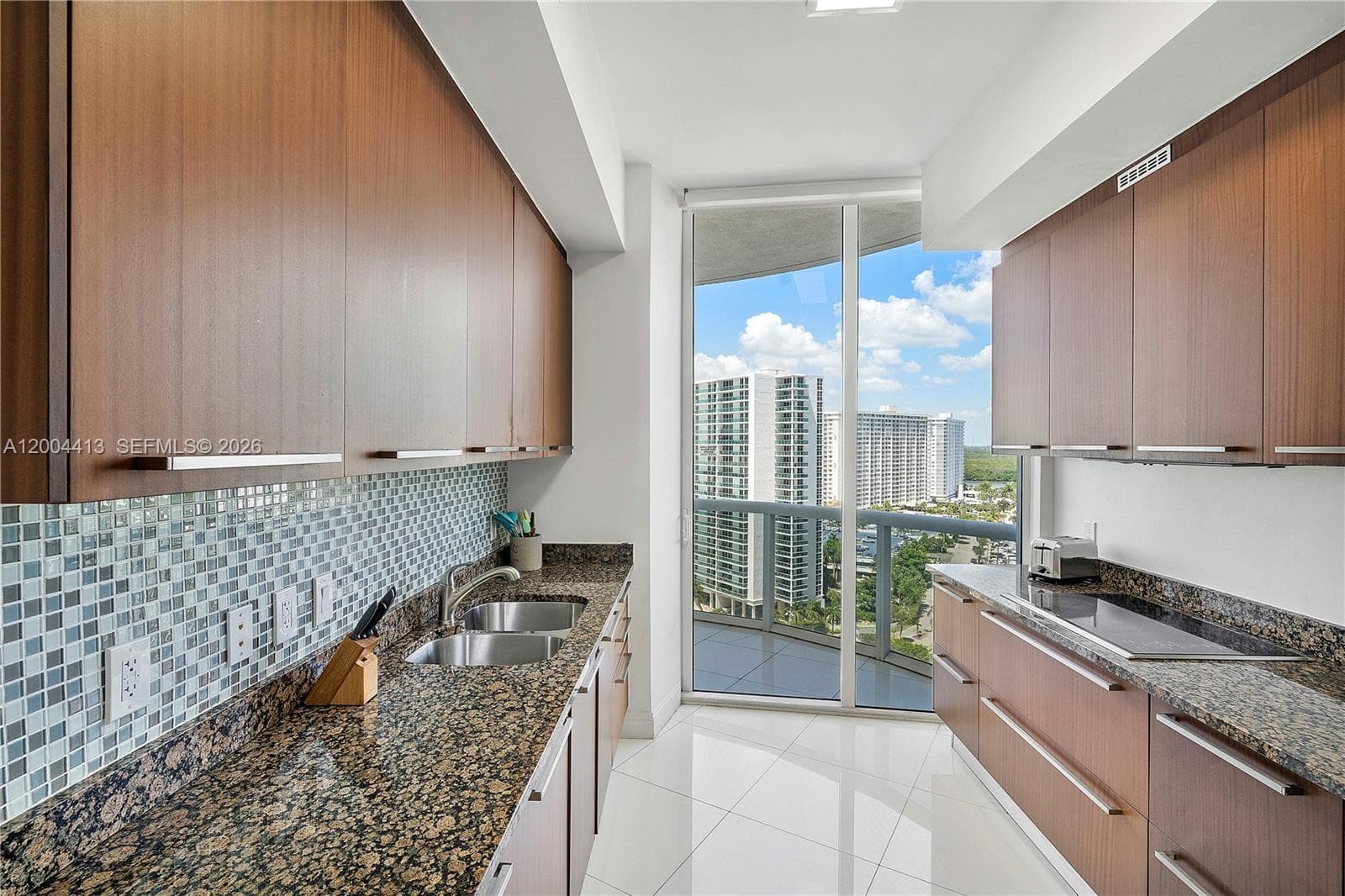 15811 Collins Ave # 1205, Sunny Isles Beach FL 33160 — 15