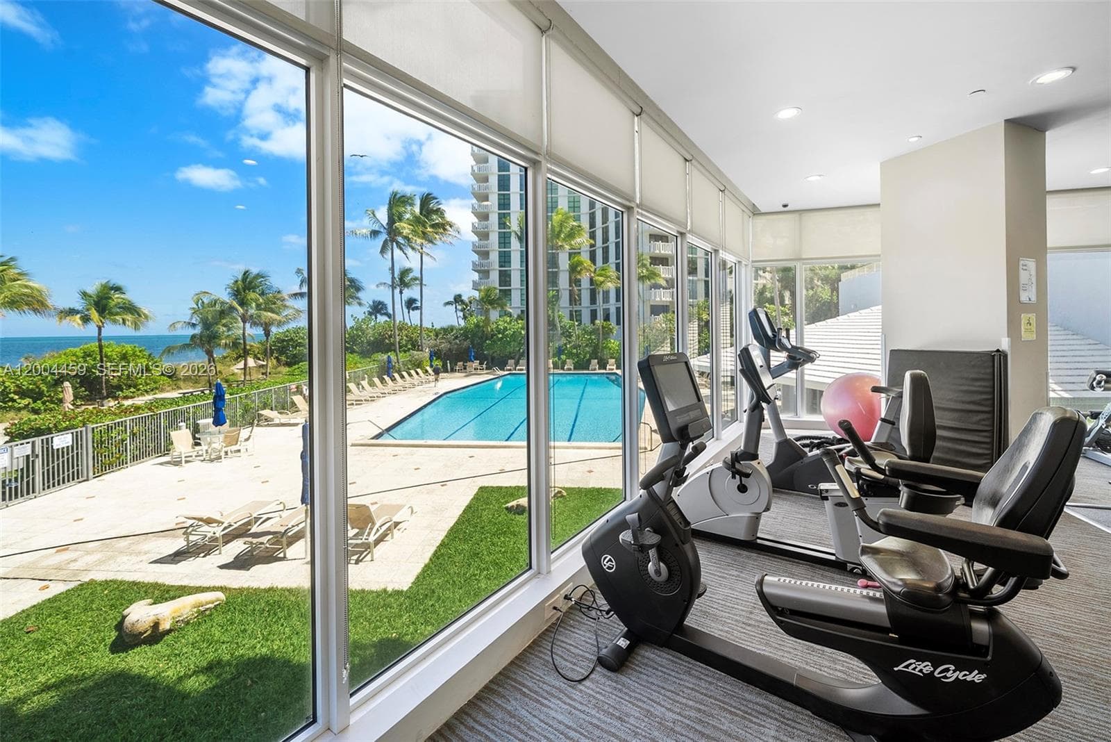 600 Grapetree Dr, Key Biscayne FL 33149 — 63