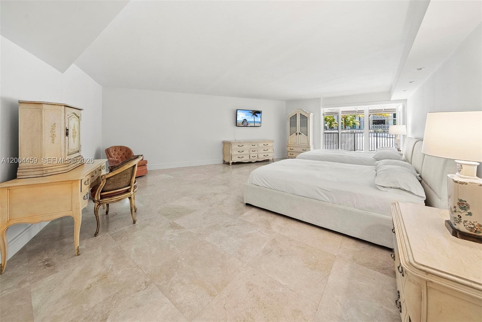 600 Grapetree Dr, Key Biscayne FL 33149 — 32