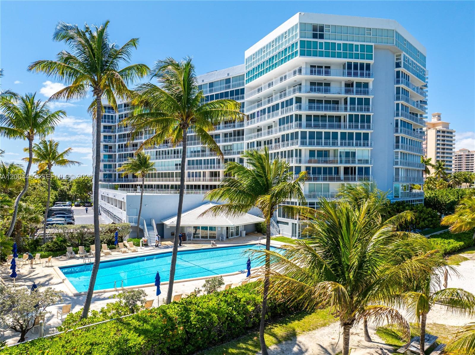 600 Grapetree Dr, Key Biscayne FL 33149 — 96