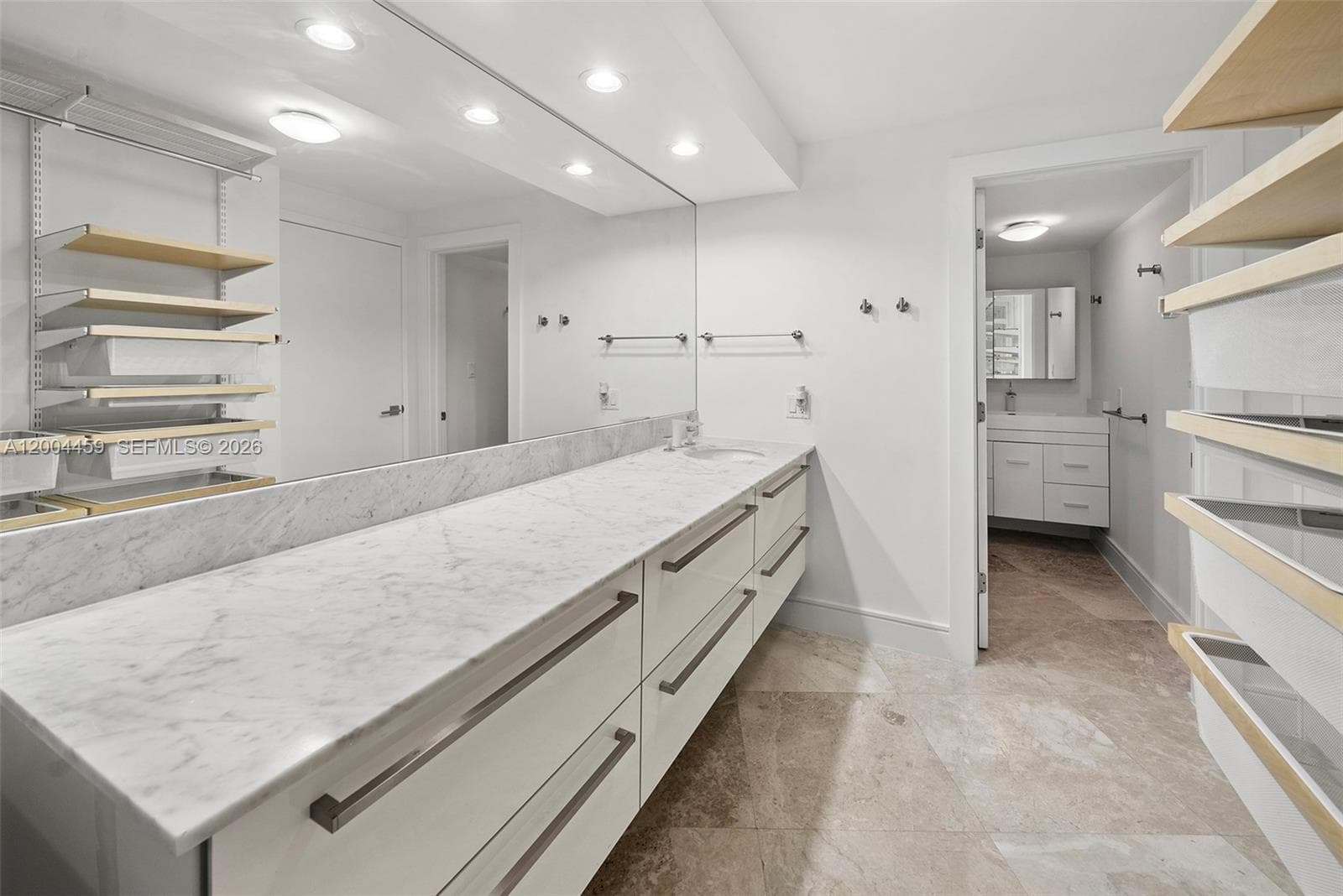 600 Grapetree Dr, Key Biscayne FL 33149 — 35