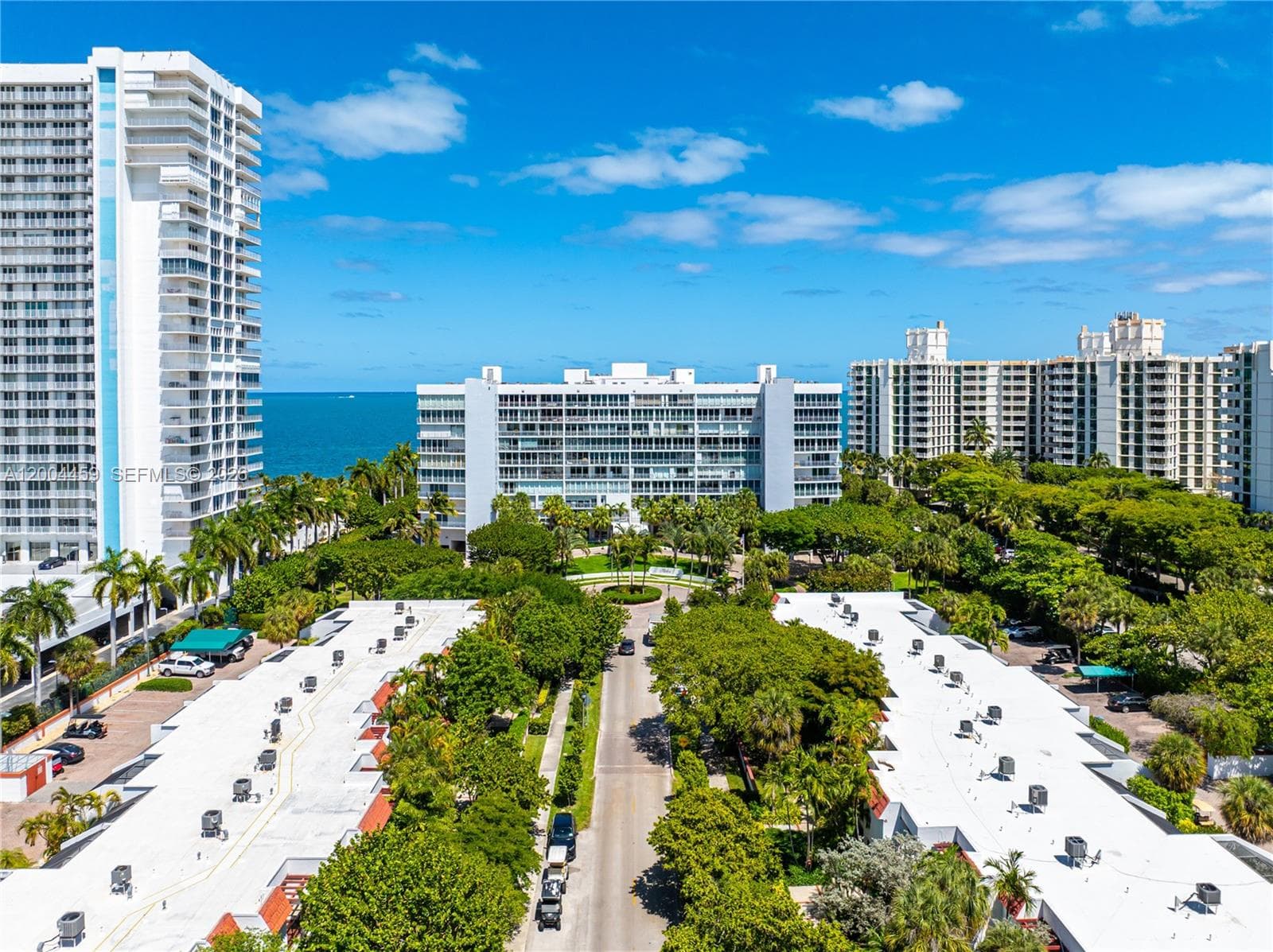 600 Grapetree Dr, Key Biscayne FL 33149 — 97