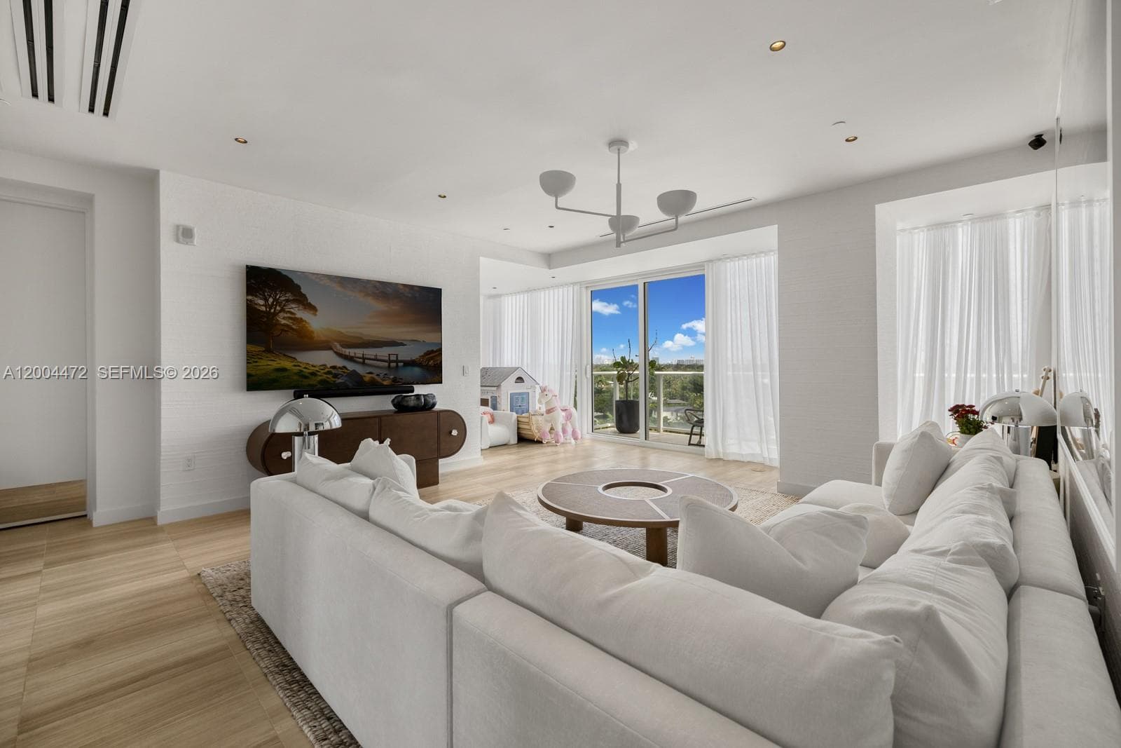 4701 N Meridian Ave # 627, Miami Beach FL 33140 — 25