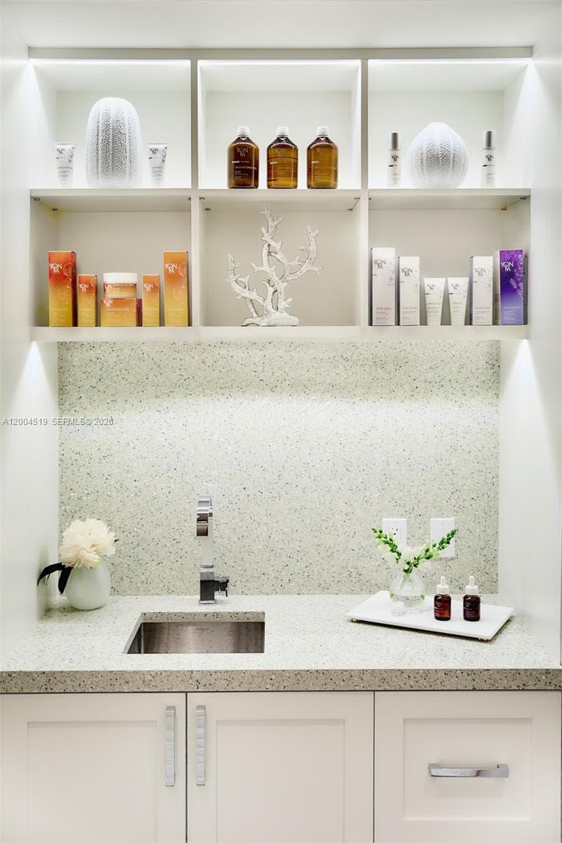 719 Crandon Blvd # 310, Key Biscayne FL 33149 — 52