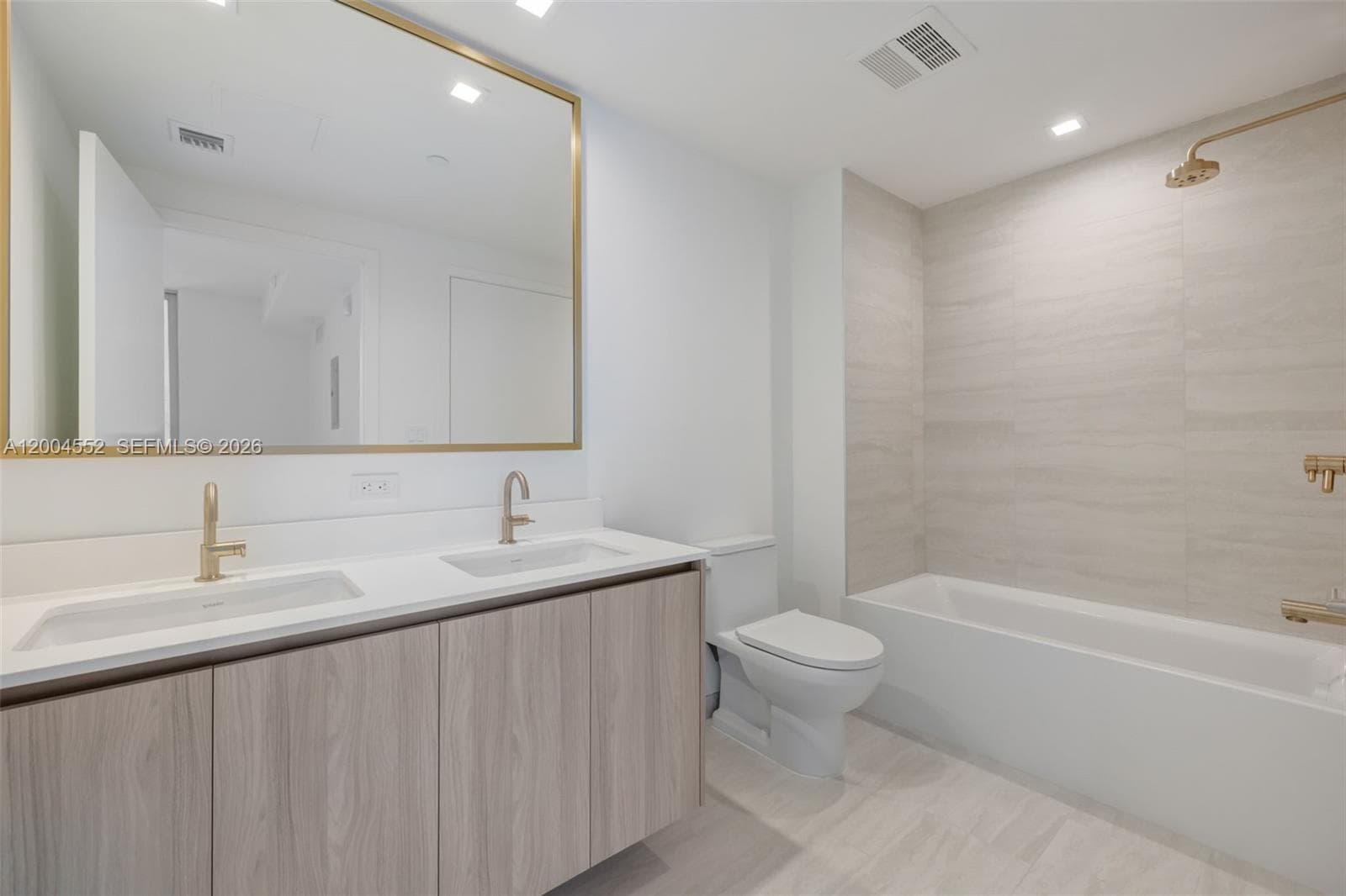 77 SE 5th St # 3205, Miami FL 33131 — 7