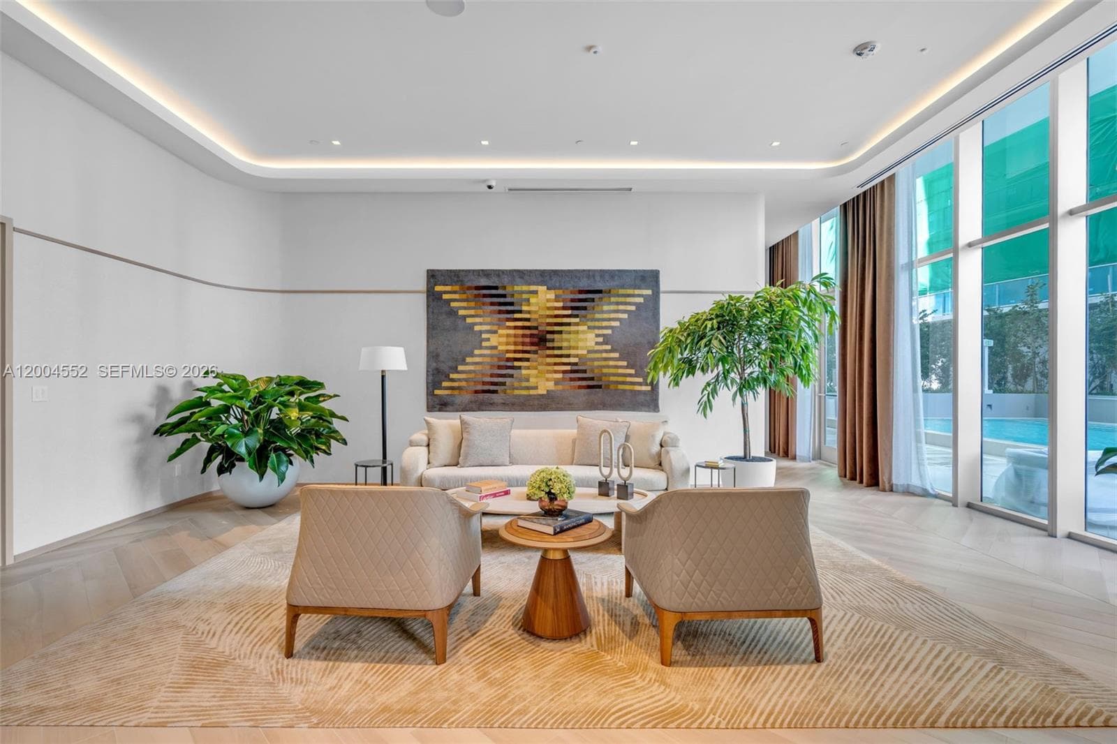 77 SE 5th St # 3205, Miami FL 33131 — 33