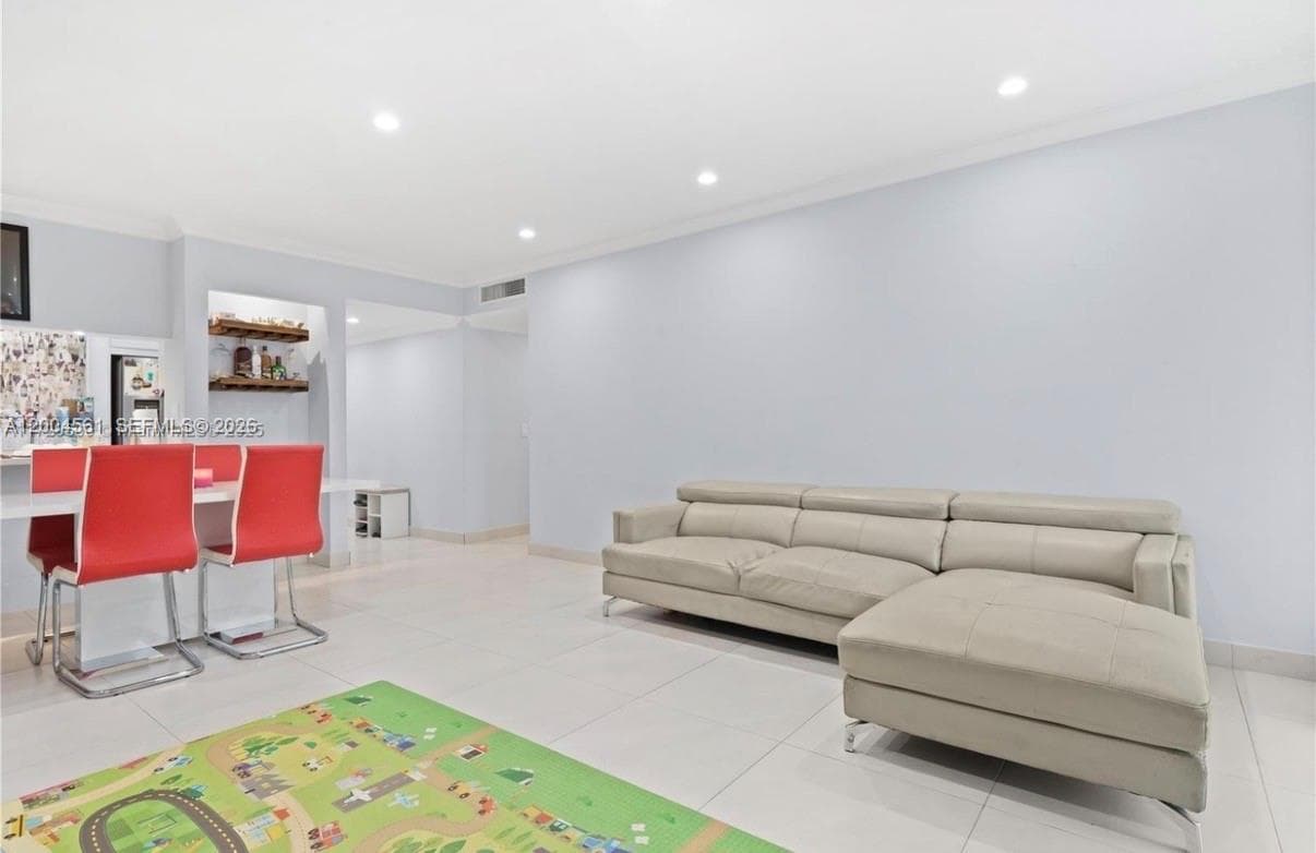 440 E 23rd St # 1310, Hialeah FL 33013 — 2