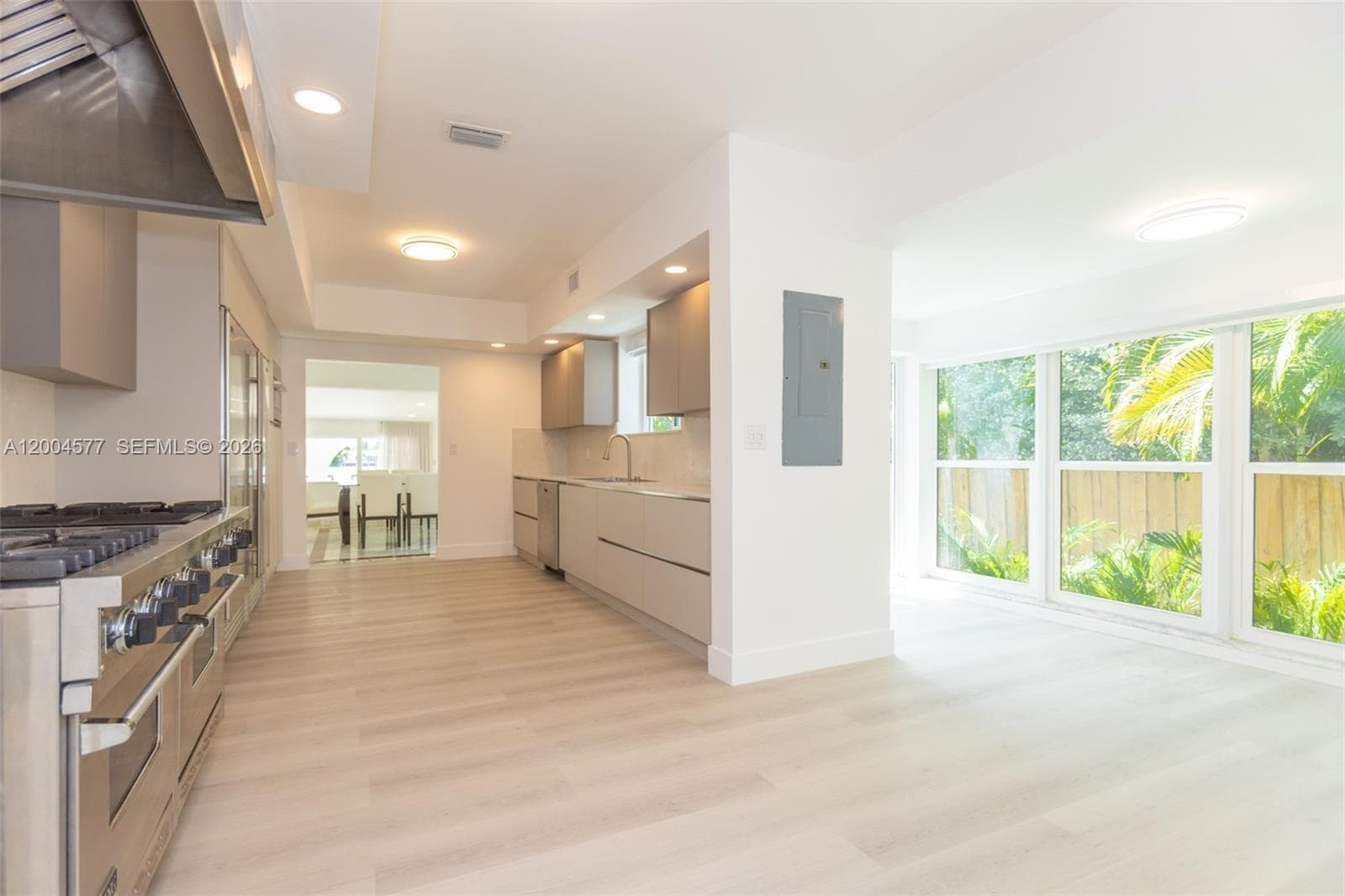 1690 Daytonia Rd, Miami Beach FL 33141 — 73